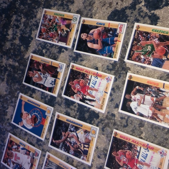 Basketball Lot Full Of 34 Mint Condition Cards - Picture 5 of 11